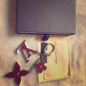 LV BAG CHARM. Fleur d. Epi - preloved