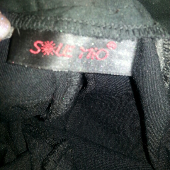 Low waisted blk capri pants - Picture 3 of 3