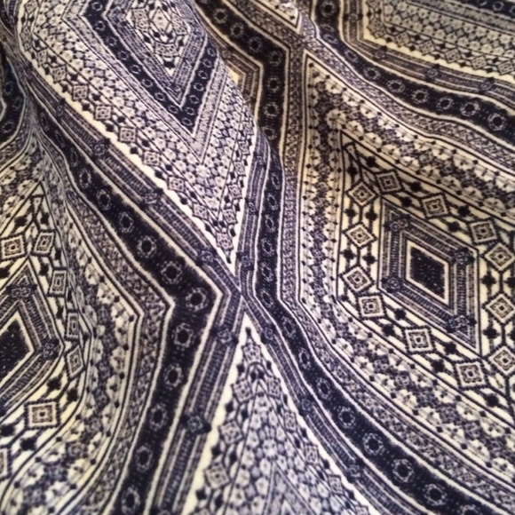 Patterned flowy high shorts - Picture 3 of 3