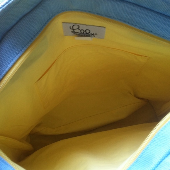 Lilly Pulitzer pocketbook - Picture 3 of 4