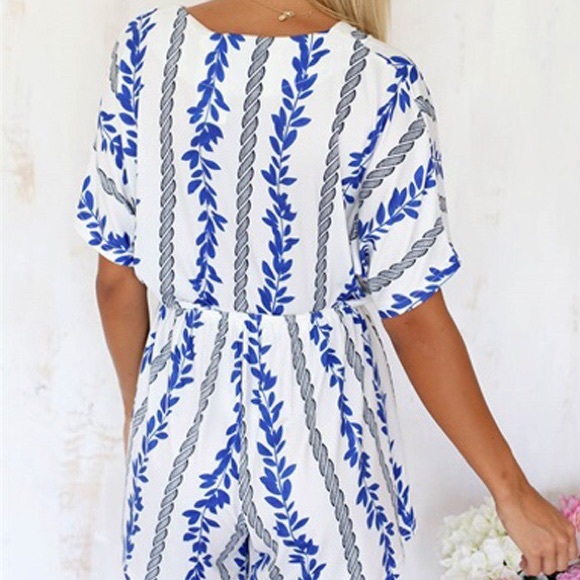 🆕 Deep V-neck Jumpsuit (S/M) - Picture 2 of 4