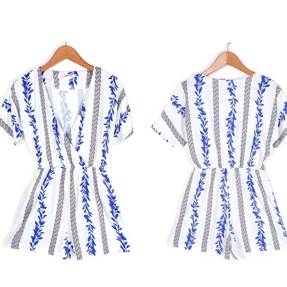 🆕 Deep V-neck Jumpsuit (S/M) - Picture 3 of 4