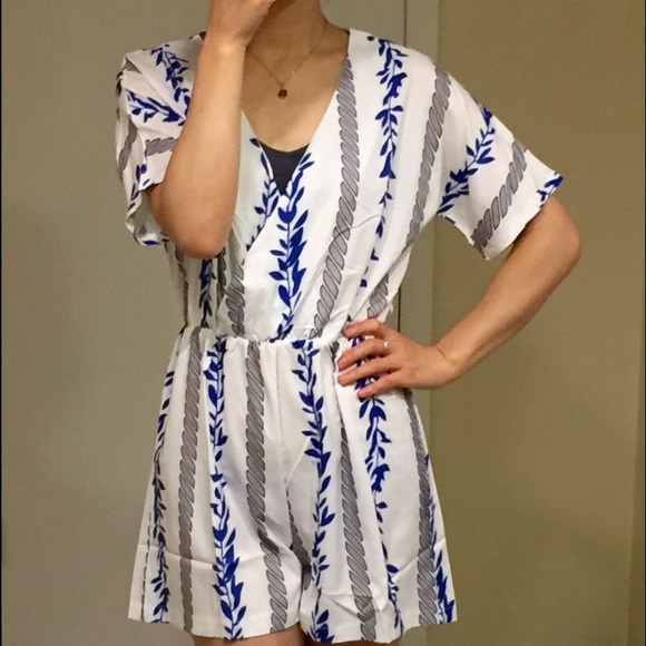 🆕 Deep V-neck Jumpsuit (S/M) - Picture 4 of 4