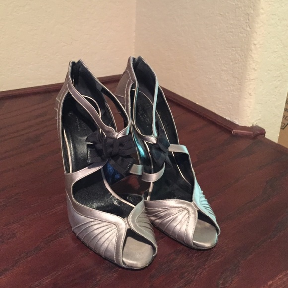 Gucci pleated silver satin peep toe
