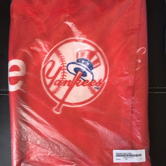 Supreme x Yankees hand towel