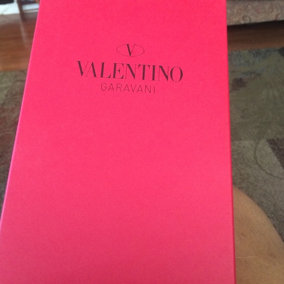 SOLD. Valentino bow thong sandals with detail - Picture 3 of 4