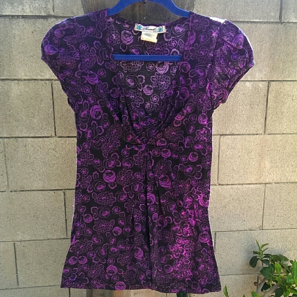 Cute figure flattering shirt with cap sleeves.