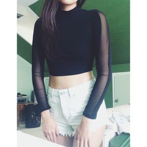 Long sleeve black crop top