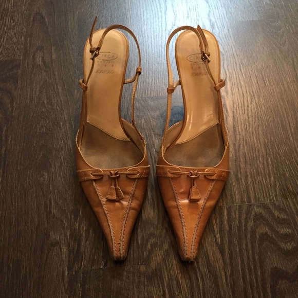 Circa Comfort Joan and David tan heels