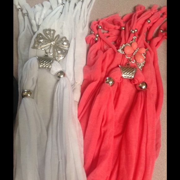 Scarfs - Picture 2 of 4