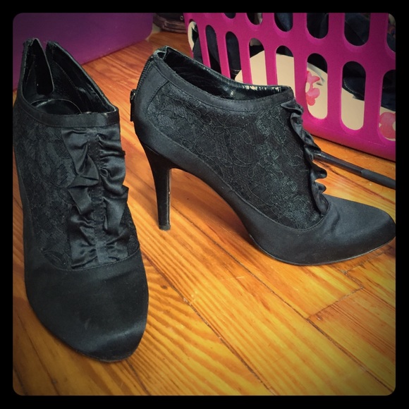Lacey black booties