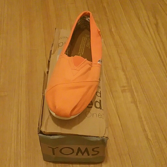 TOMS shoes