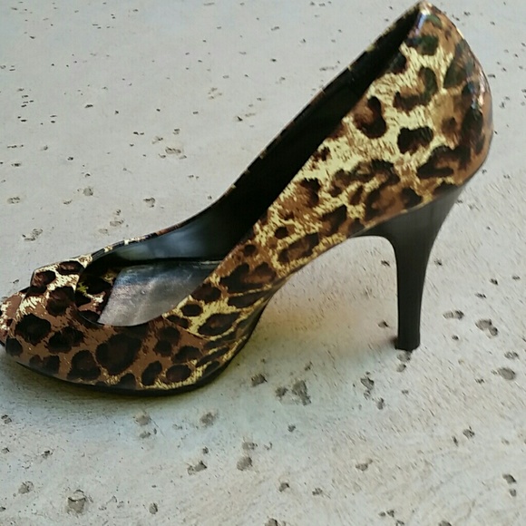 Steve Madden Patent faux leather Peep toe heels - Picture 3 of 4