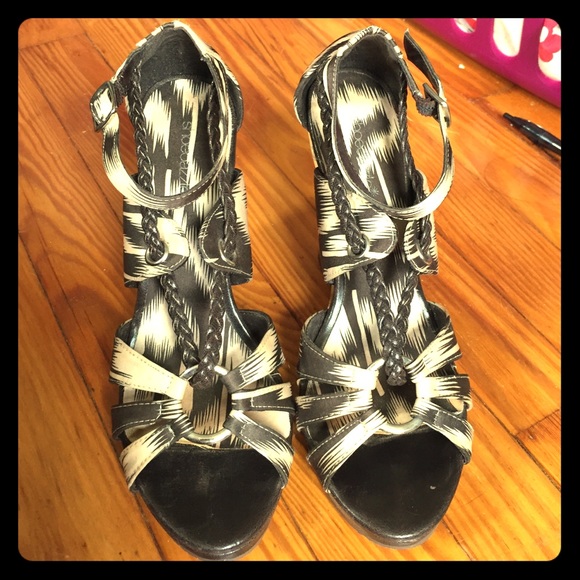 3.5in wedges with buckle ankle strap