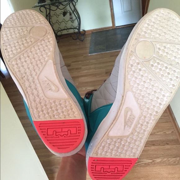 Lebron lifestyles - Picture 2 of 4