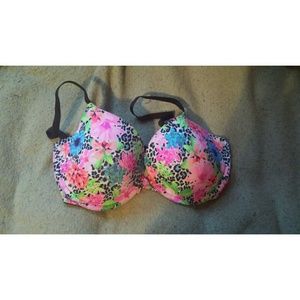 Bundle of 4 victorias Secret bras