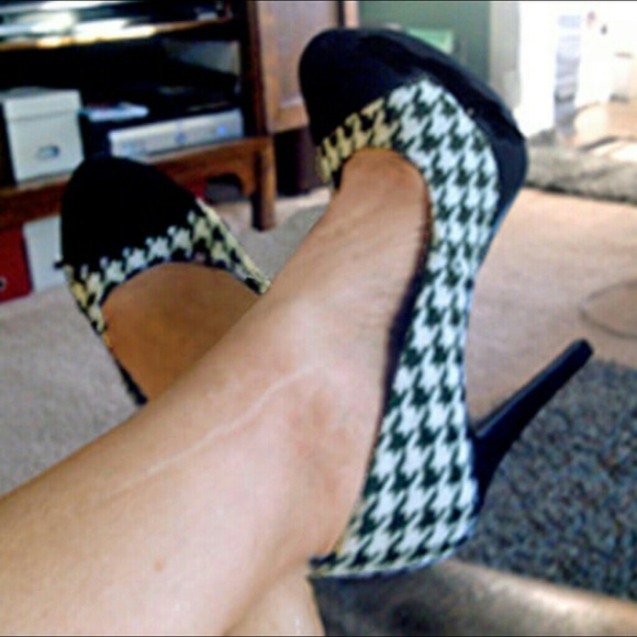 Shoes - FINAL PRICE! Houndstooth Platforms