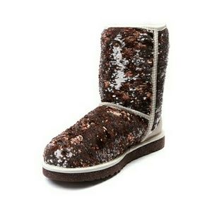 Champagne uggs used slightly