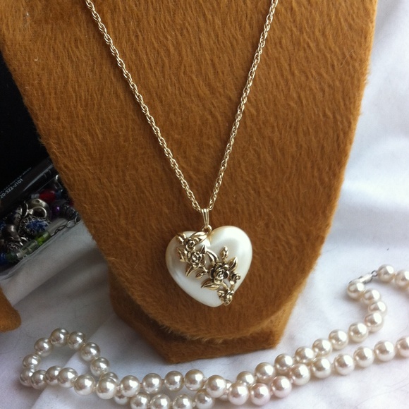 White pearl heart /gold filigree leaf necklace