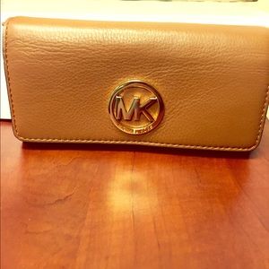 Michael Kors Fulton Carryall Wallet