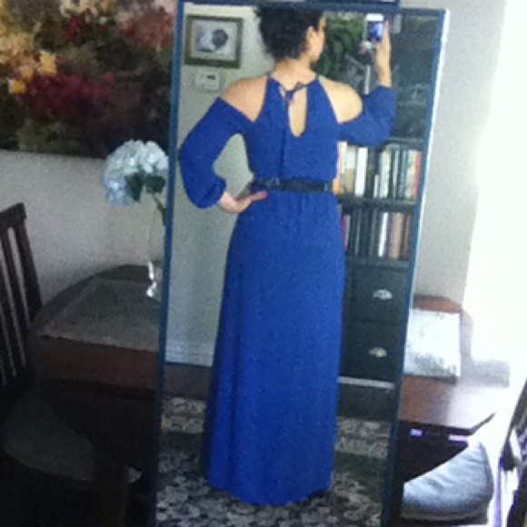 ❌SOLD❌Beautiful blue Maxi-dress with cut-out - Picture 2 of 4
