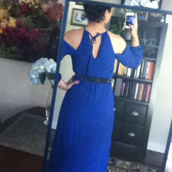 ❌SOLD❌Beautiful blue Maxi-dress with cut-out - Picture 3 of 4