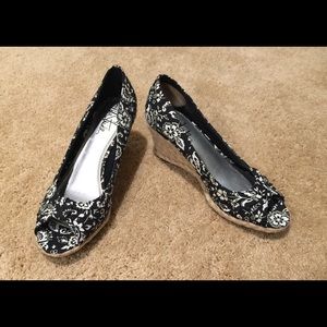 Life Stride Black & White Floral 3” Wedges