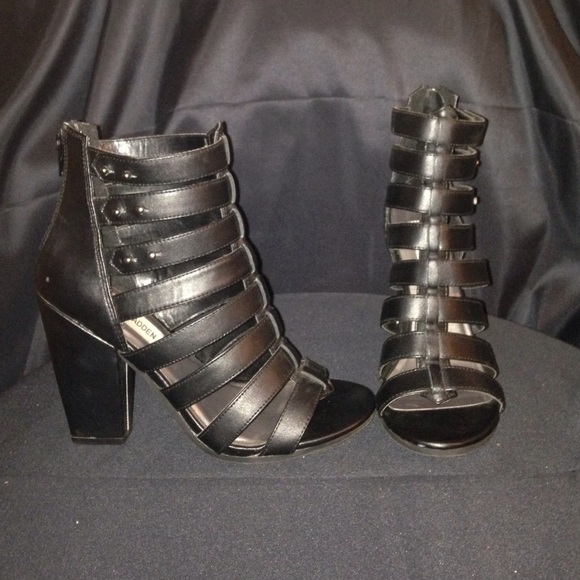 SOLD!!💢Steve Madden Black Heels