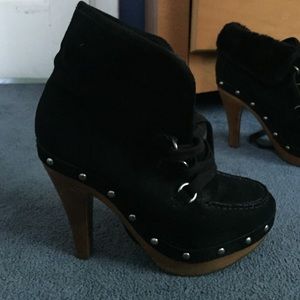 Guess booties, black suede