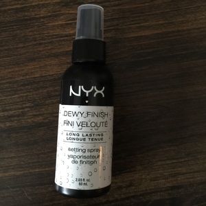 ❗️SOLD ON MERC❗️NYX dewy finish setting spray