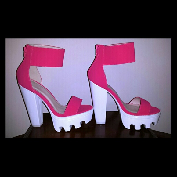 Wild Diva Shoes - Hot pink and white platform shoes!