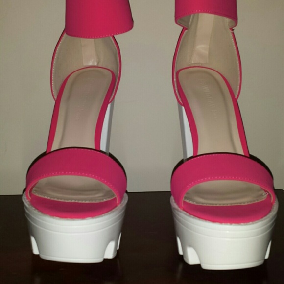 Hot pink and white platform shoes! - Picture 2 of 4