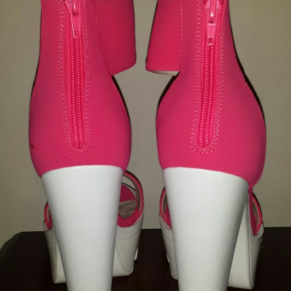 Hot pink and white platform shoes! - Picture 3 of 4