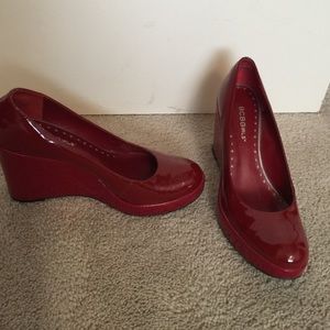 Red patent leather wedges