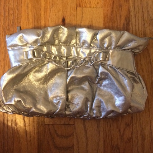 Silver Clutch - Picture 1 of 2