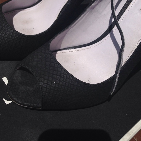 Shoemint Shoes - Shoemint Lindsey Black Snake Print Peep Toe Heels Shoemint Shoes - Shoemint Lindsey Black Snake Print Peep Toe Heels
