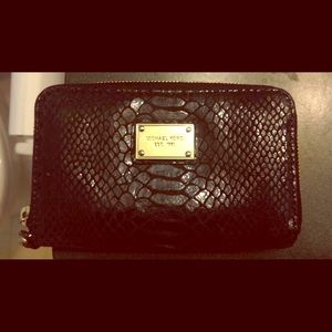 Michael Kors wallet/wristlet authentic