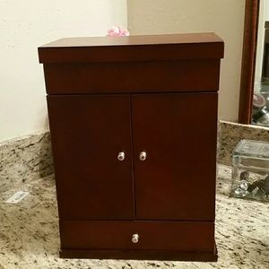 Jewelry cabinet box