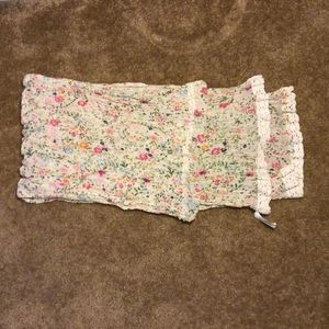 A scarf with flowers