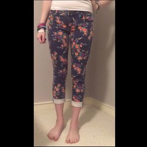Cropped Patterned Jeans