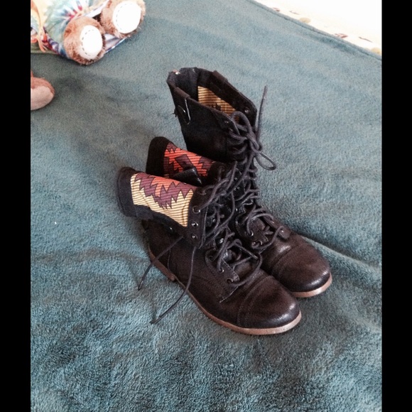 lace up/zip up/fold over combat boots.