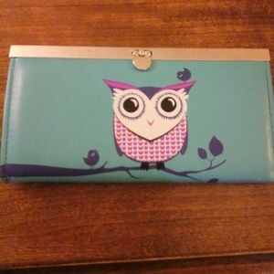 Teal colored wallet with owl on the front!