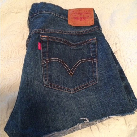 Levi's cut off shorts size 26 - Picture 2 of 3