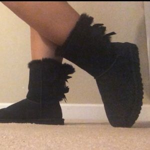Black, bailey bow Uggs