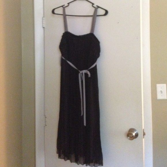 The cutest maternity dress