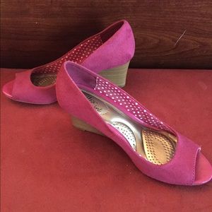 Pink open toed wedges