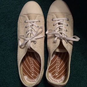 ✨NEVER BEEN WORN✨ Crochet Cream Converse!