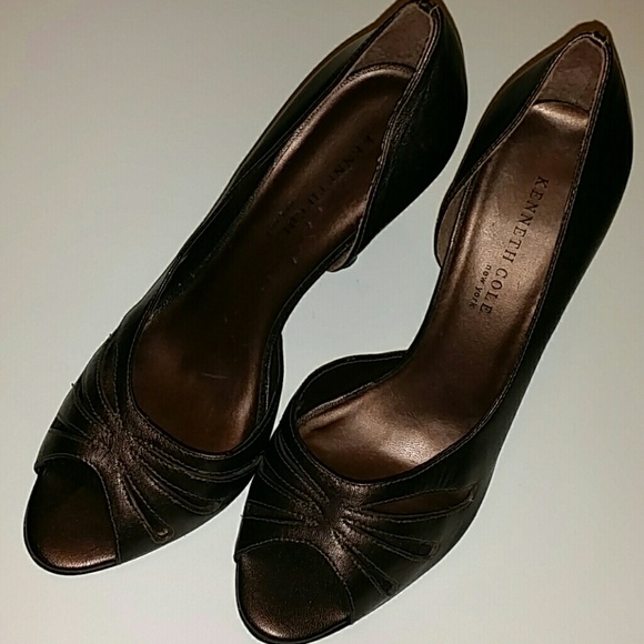 Kenneth cole Peep toe pump