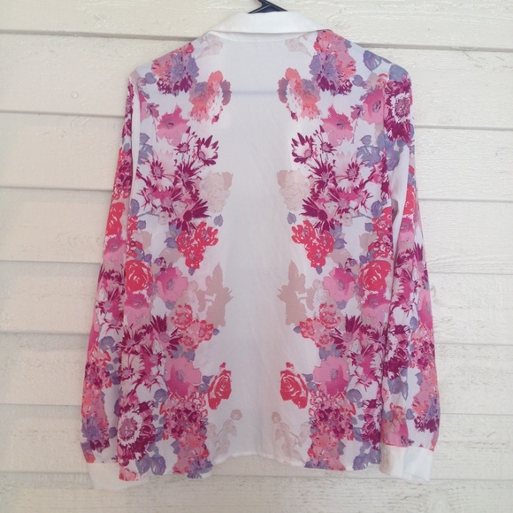 🌸Sheer Floral Collar Button Up Shirt🌸 - Picture 2 of 4