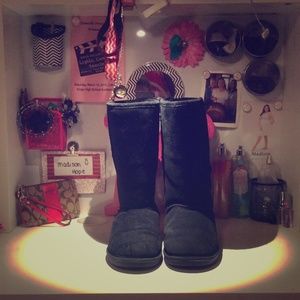 Bear paw tall black boots